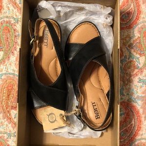 Born black sandals